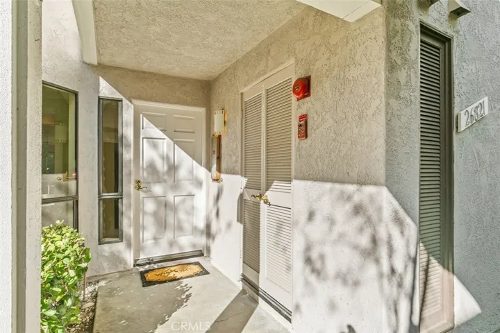 GREAT LOWER LOCATION ON GOLF COURSE, LIGHT AND BRIGHT, OPEN FLOOR PLAN.