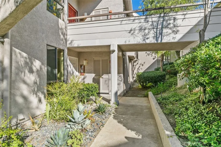 NICE PRIVATE ENTRANCE END UNIT ON THE GOLF COURSE.