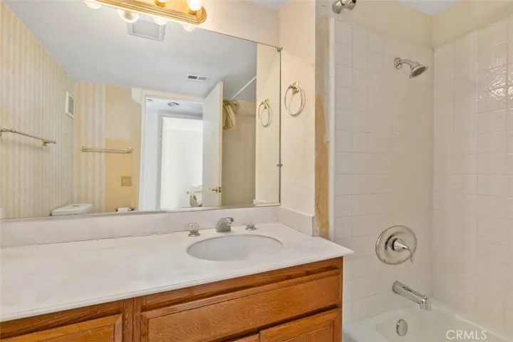 SECONDARY BATHROOM.