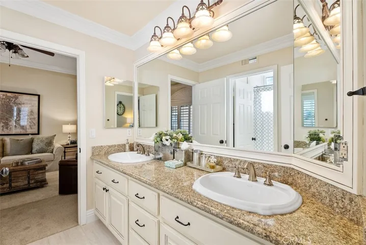 Jack n' Jill Bathroom