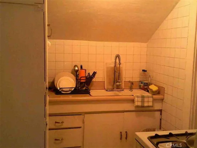 108 S Dillon Street, Los Angeles, California 90057