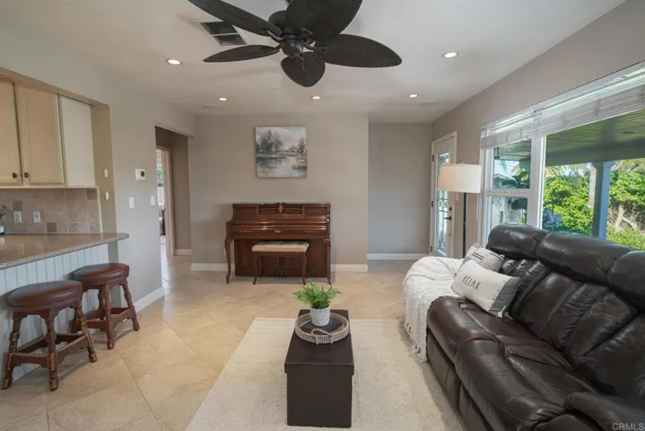 353 Lado De Loma Drive, Vista, California 92083