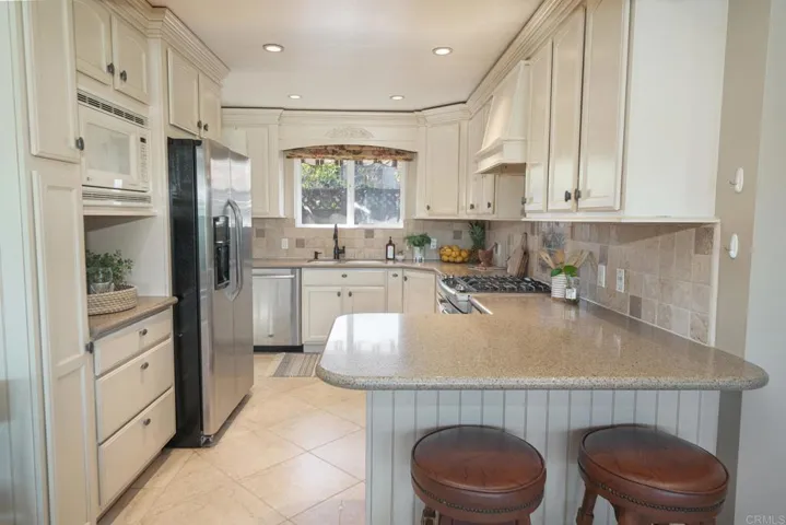 353 Lado De Loma Drive, Vista, California 92083