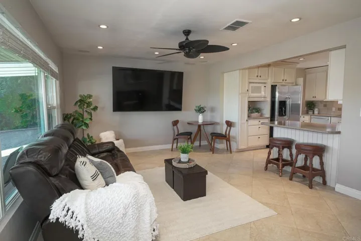 353 Lado De Loma Drive, Vista, California 92083