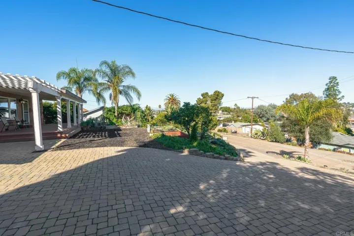 353 Lado De Loma Drive, Vista, California 92083