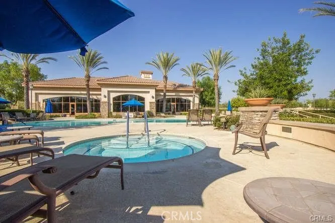 Solera Diamond Valley exterior pool area.