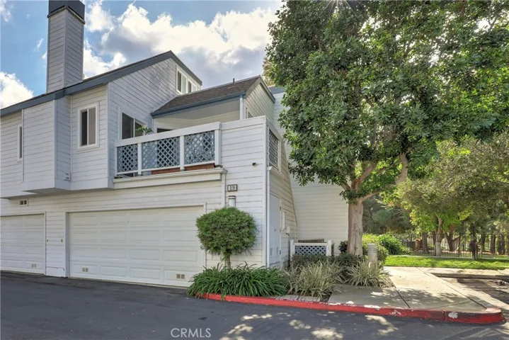 Welcome home to 19 Briarglen!