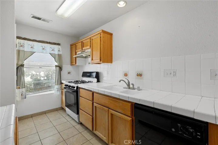 311 Ginger Snap Ln, Bakersfield, California 93307