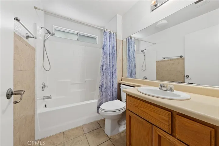 311 Ginger Snap Ln, Bakersfield, California 93307