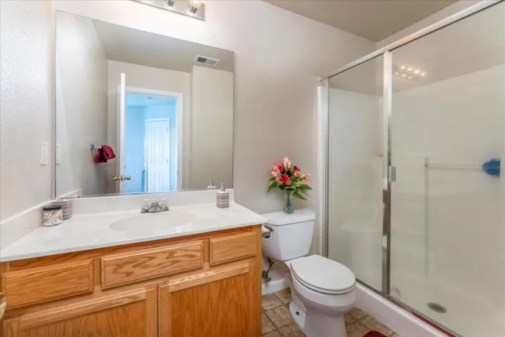 1184 Hazelnut Lane, Madera, California 93637