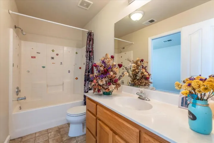 1184 Hazelnut Lane, Madera, California 93637