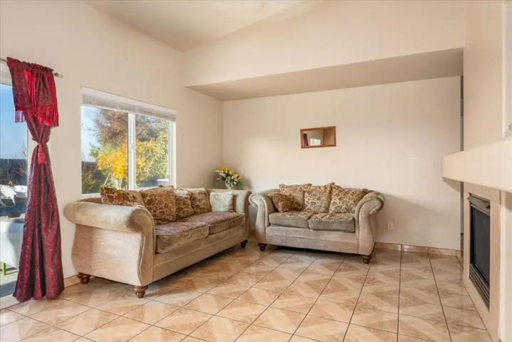 1184 Hazelnut Lane, Madera, California 93637