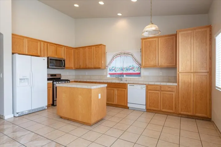 1184 Hazelnut Lane, Madera, California 93637