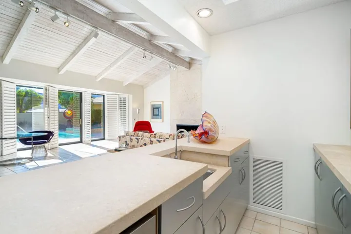 28-web-or-mls-MWSurrey-28