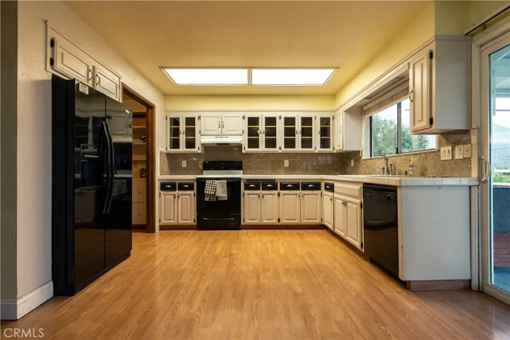 8883 Fairway Drive, Kelseyville, California 95451