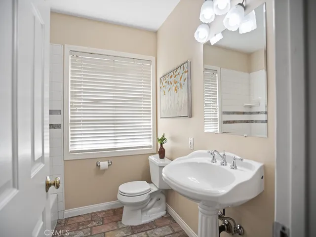 Full Bath off Hallway