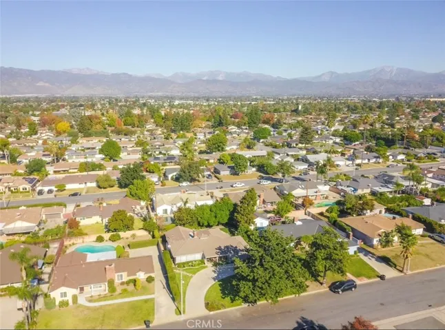 Great Access to Mall, Restaurants, and Freeway