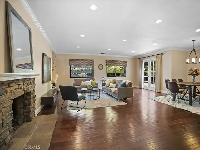 Huge room with Open Floor Plan to Enjoy