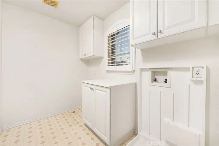 28340 Berylwood Place, Valencia, California 91354