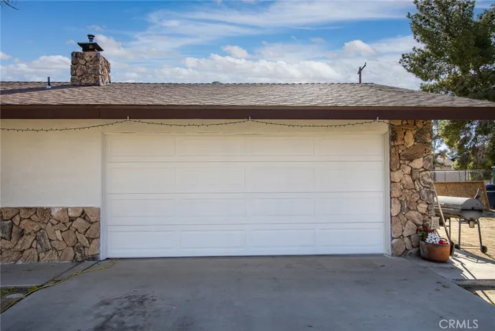 huge 2 car garage!