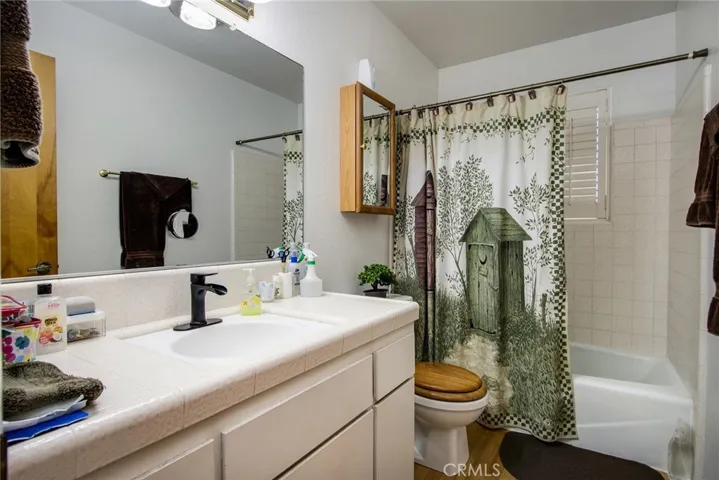 2ND BATHROOM