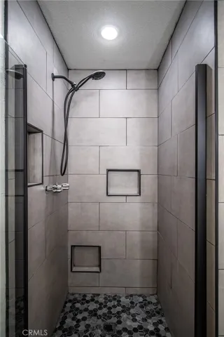 MASTOR BATHROOM