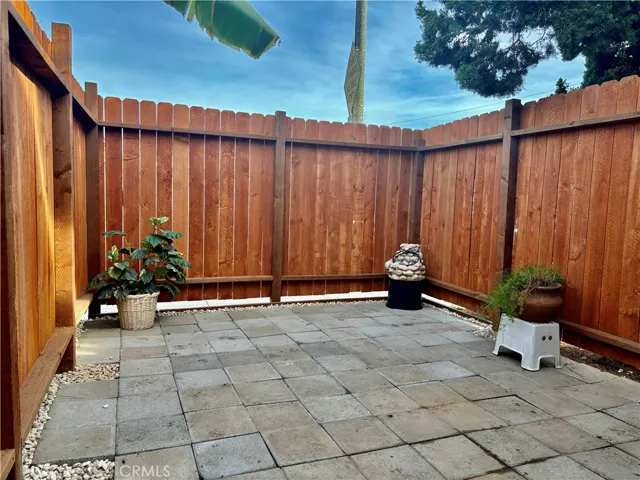 Private Patio 
(Outdoor Living Space)
