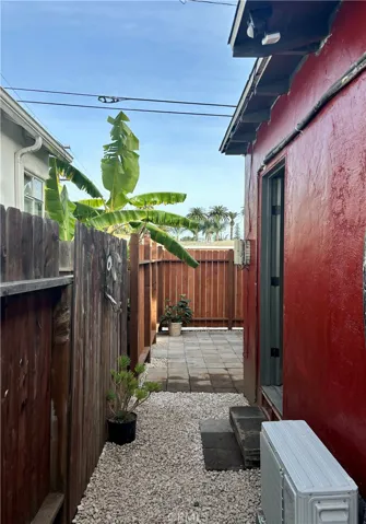 Private Entry / Patio