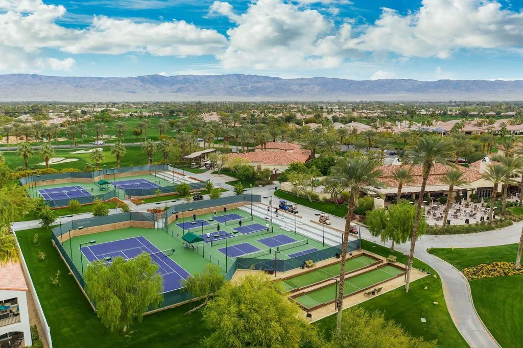 72-web-or-mls-Mountain_View_CC_0119_009