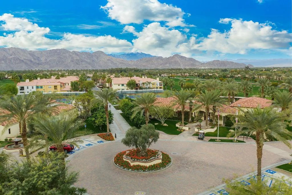 66-web-or-mls-Mountain_View_CC_0119_003