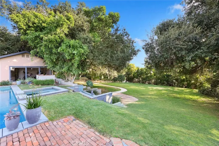 3245 Villa Highlands Drive, Pasadena, California 91107