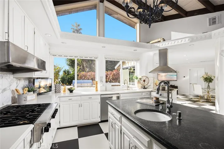 3245 Villa Highlands Drive, Pasadena, California 91107