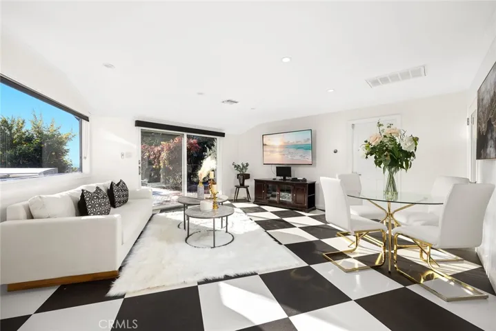3245 Villa Highlands Drive, Pasadena, California 91107