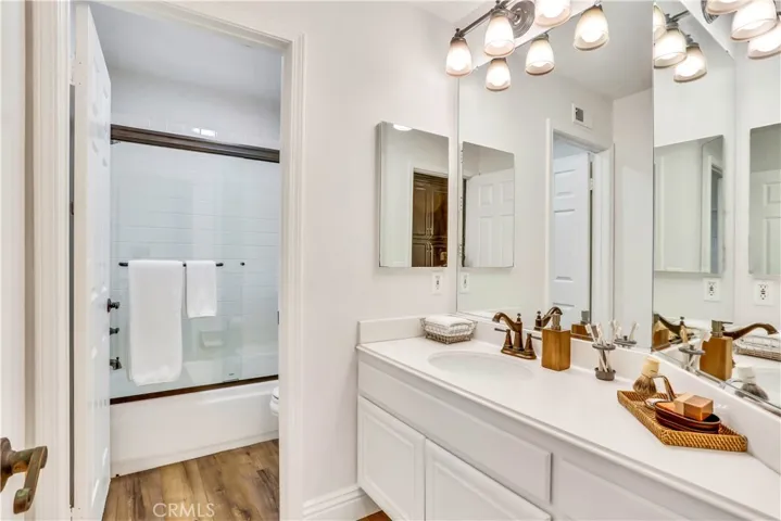 Upstairs Hall Bath with Tub.
