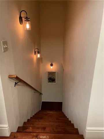 Staircase to garage into hiuse