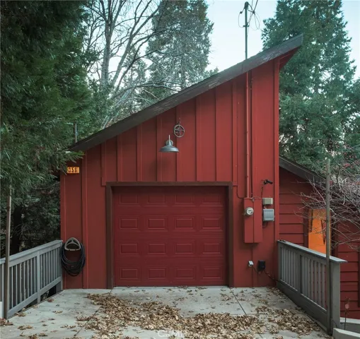 Parking and Entry to Garage