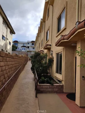 10220 Samoa Avenue 107, Tujunga, California 91042