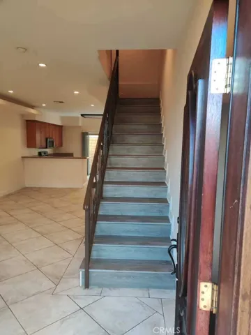 10220 Samoa Avenue 107, Tujunga, California 91042