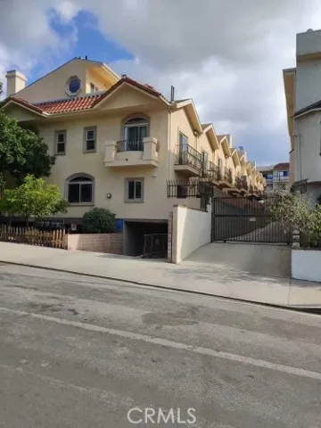 10220 Samoa Avenue 107, Tujunga, California 91042