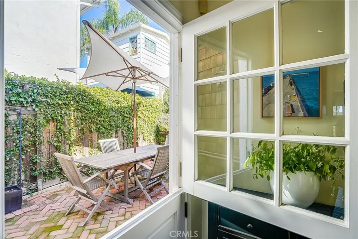 604 Anita Street, Laguna Beach, California 92651