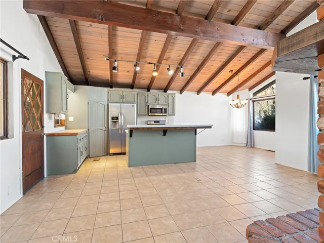 17885 Starboard Lane, Victorville, California 92395