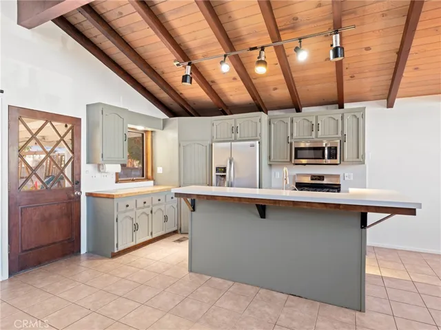 17885 Starboard Lane, Victorville, California 92395
