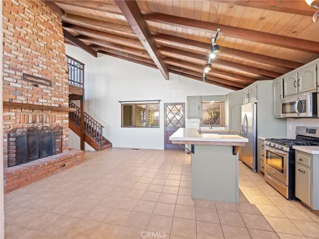 17885 Starboard Lane, Victorville, California 92395