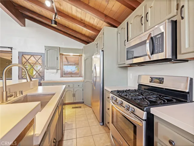 17885 Starboard Lane, Victorville, California 92395