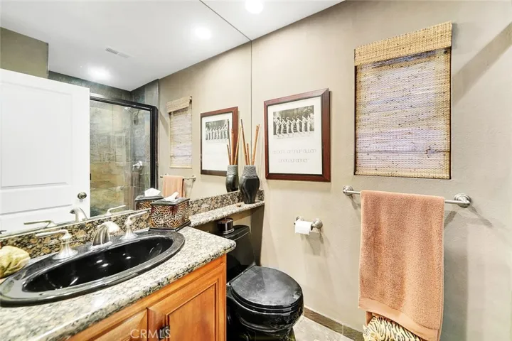 Upstairs hallway bath
