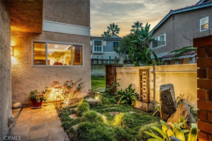 7816 Seabreeze Drive, Huntington Beach, California 92648