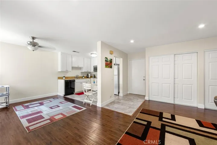 Dining to Kitchen