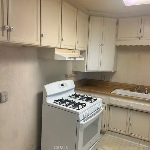 10404 Mountain View Avenue, Loma Linda, California 92354