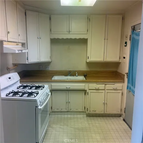 10404 Mountain View Avenue, Loma Linda, California 92354