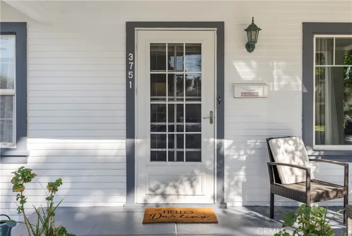 Nothing says 'welcome home' more than some sunshine and a welcome mat!